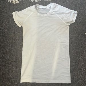 Lululemon Swiftly tech shirt